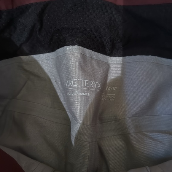 Arc’teryx ski pant size medium - Picture 3 of 4